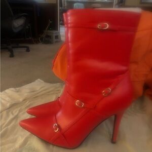 Womens Voliet color pointed toe boots size 8.5 New